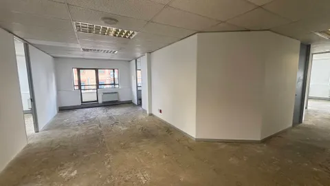 Office To Let in Hyde Park (5)